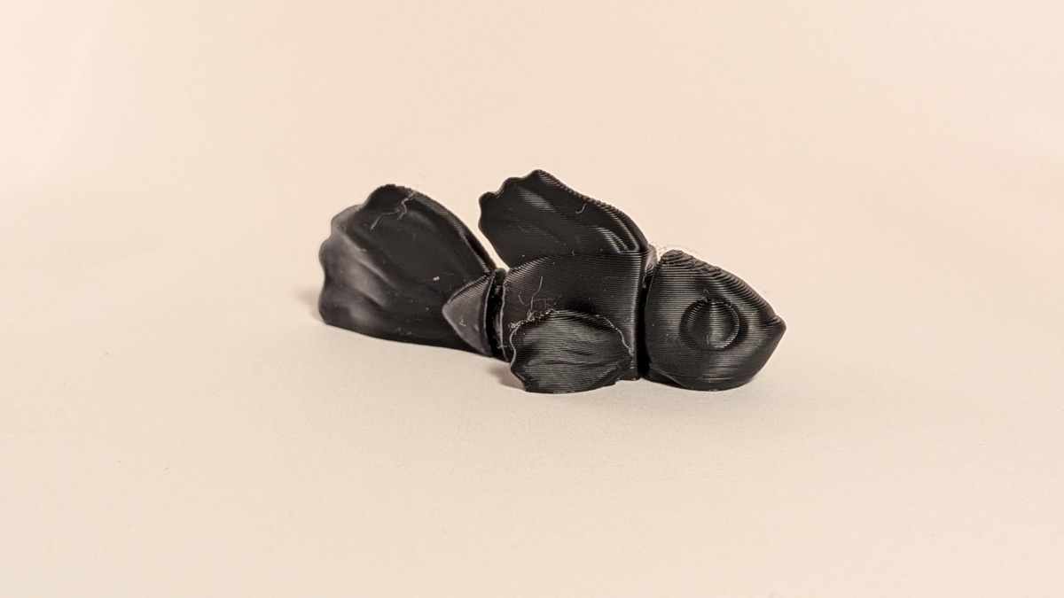 3D printed articulated fish toy with fins